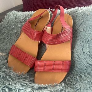 Bate traps straps sandals